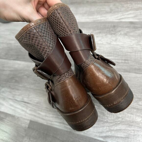 Sofft Aldina Brown Leather Buckle Ankle Moto Boots Low Heel Boho Size 6 1/2 - Picture 6 of 8